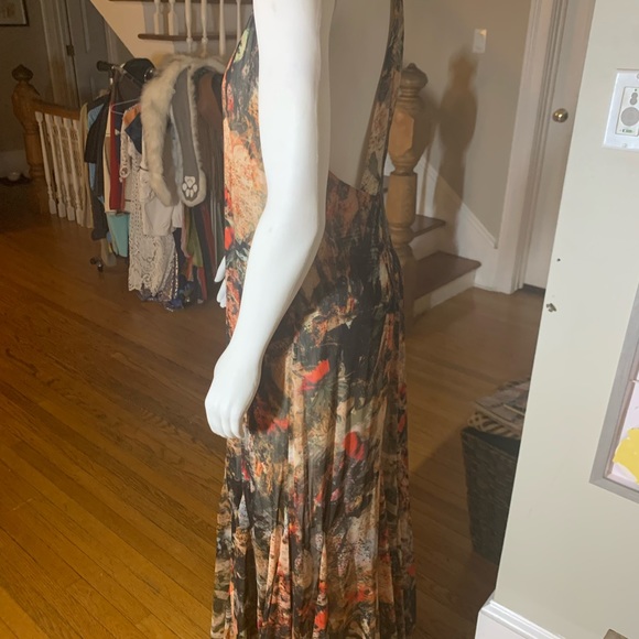 Alice + Olivia gorgeous gown. Unique beading at the top. The colors are fab! Am - Picture 10 of 15